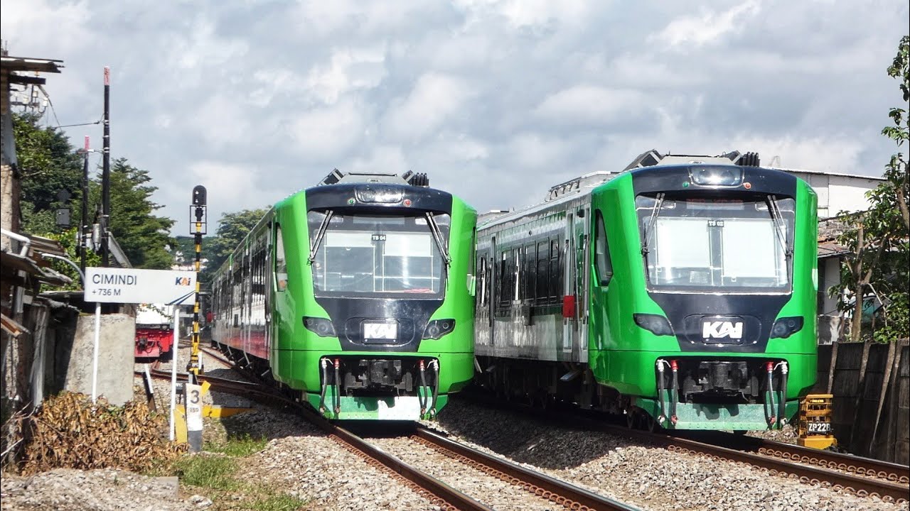 Pantas Saja Banyak Yang Tertabrak Kereta Api l KA Disini Selalu Datang Di Waktu Yang Sama !
