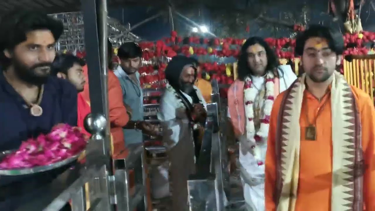 बागेश्वर धाम आय देवकी नंदन ठाकुर जी गुरुदेव ने बतायी महिमा सुनकर रह गय दंग