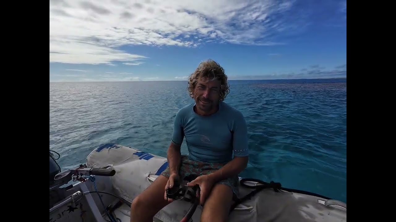 Navigando alle Isole Tuamotu – Nuotare con mante e balene