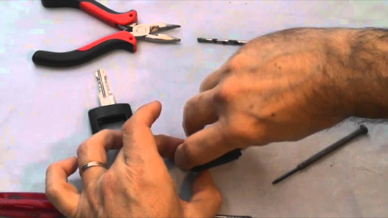 Consertos - Como substituir a capa da chave de telecomando da Meriva
