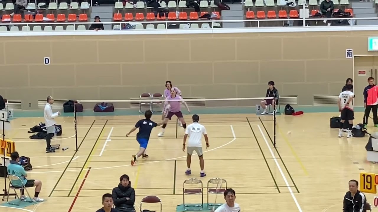2025年全日本シニアバドミントン35歳以上の部男子ダブルス二回戦 小林選手、岡本選手(新潟)対津島選手、佐藤選手(北海道)ラリー間カット