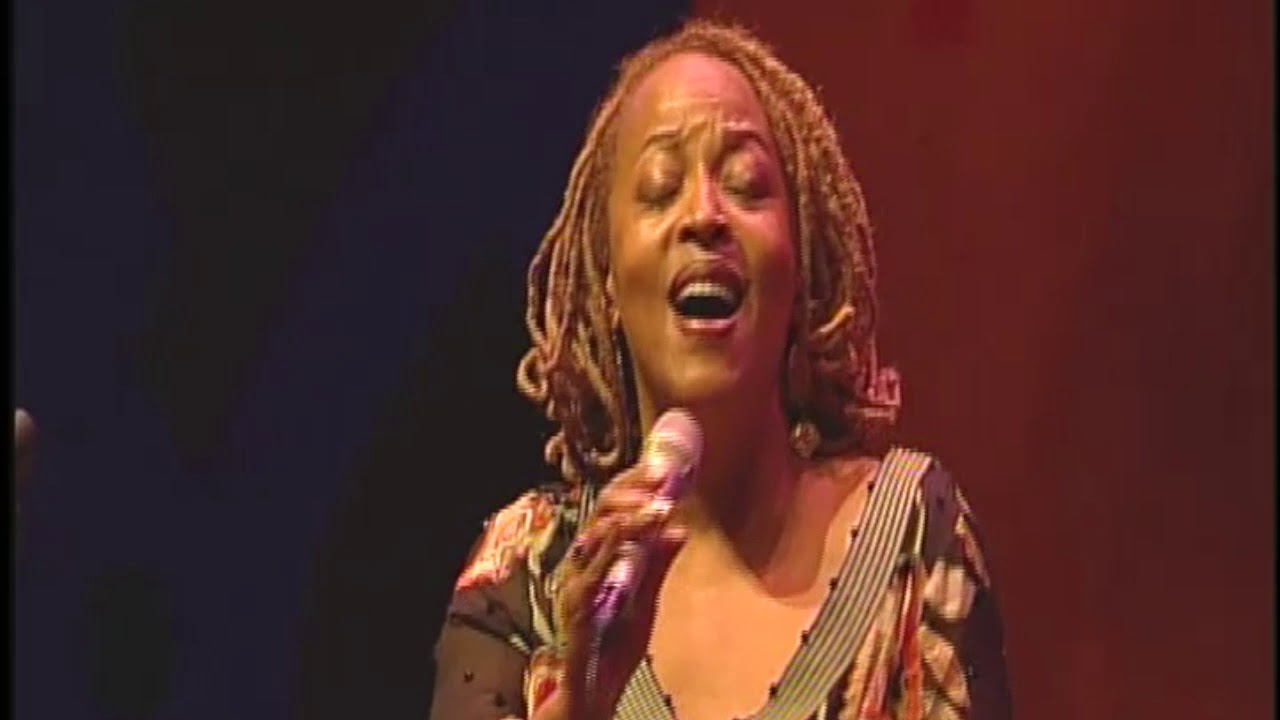 Cassandra Wilson - Caravan (Live)