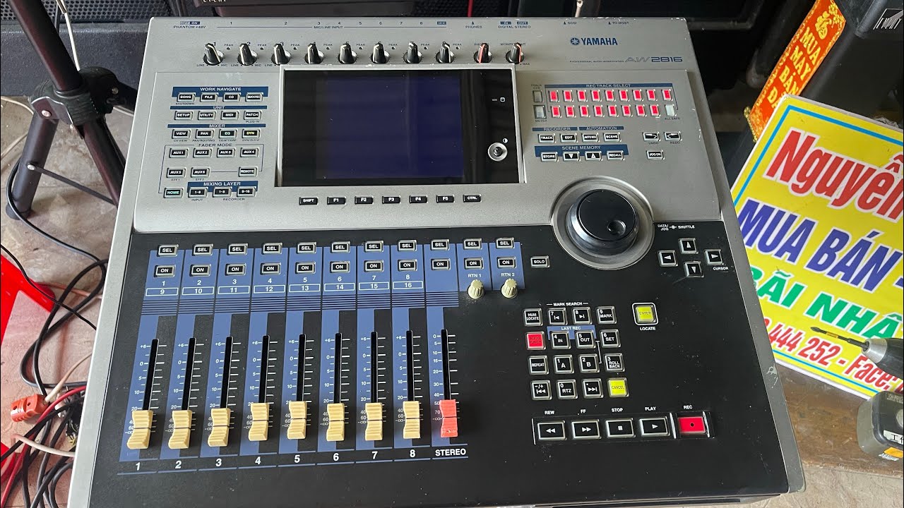 Mixer Yamaha Aw 2816 chạy 2eff riêng biệt ,điện Auto ,màng hình màu ,dòng này chất âm hay giá rẻ !