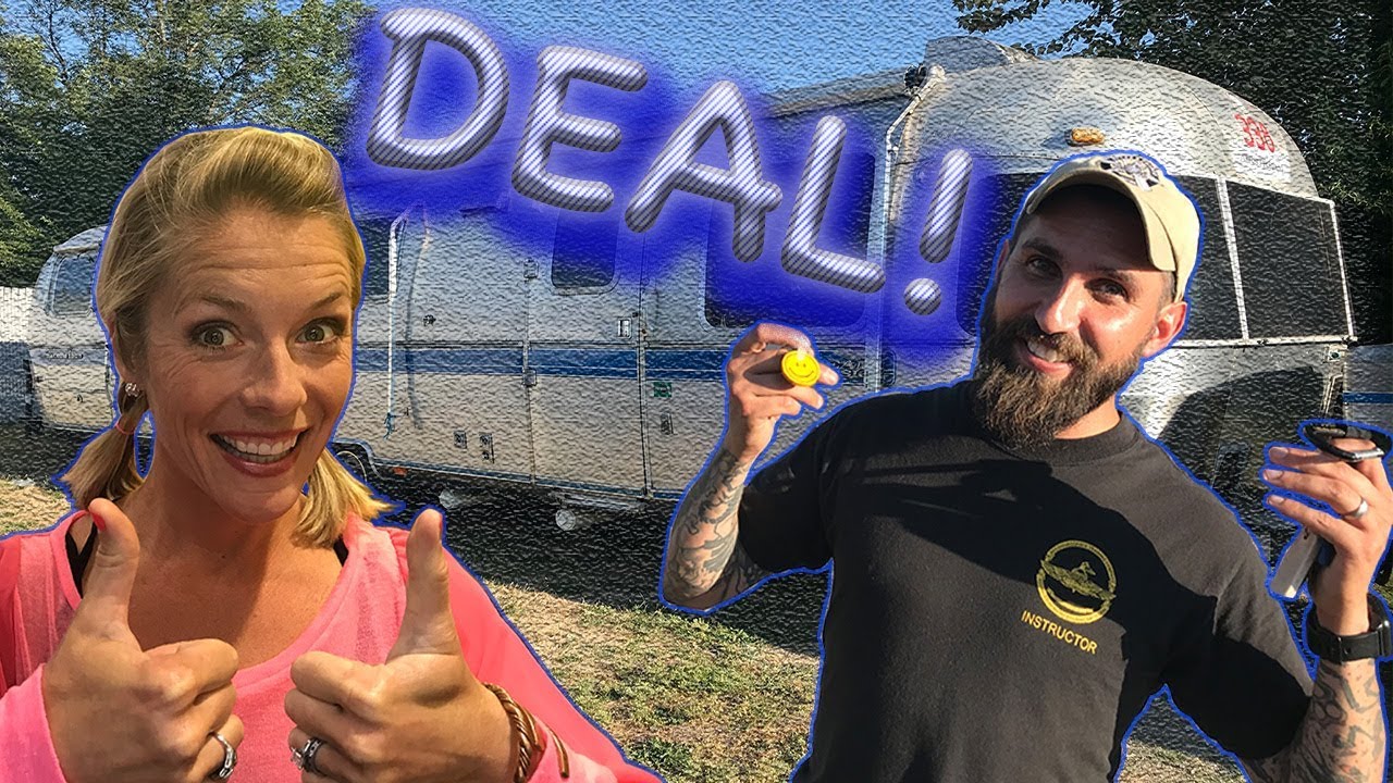 Мы купили 34-футовый Airstream Excella 1992 года выпуска, чтобы отремонтировать его и жить в нем!