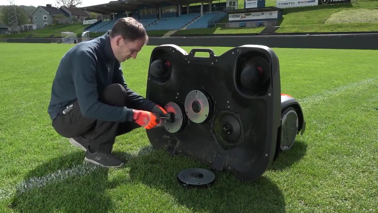 Husqvarna Automower Ceora Epos für Golfplätze, Sportplätze & Stadien