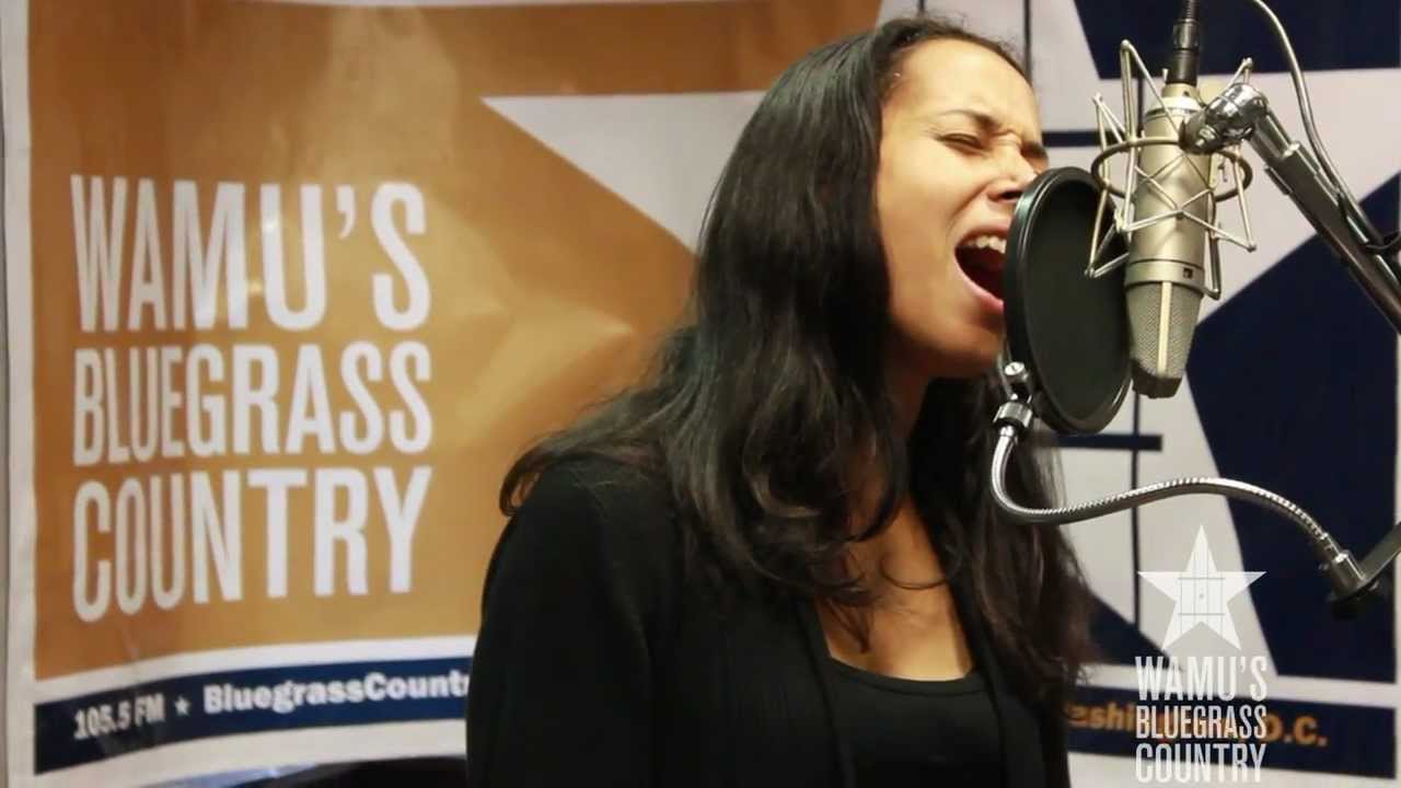 Carolina Chocolate Drops - No Man's Mama [Live at WAMU's Bluegrass Country]