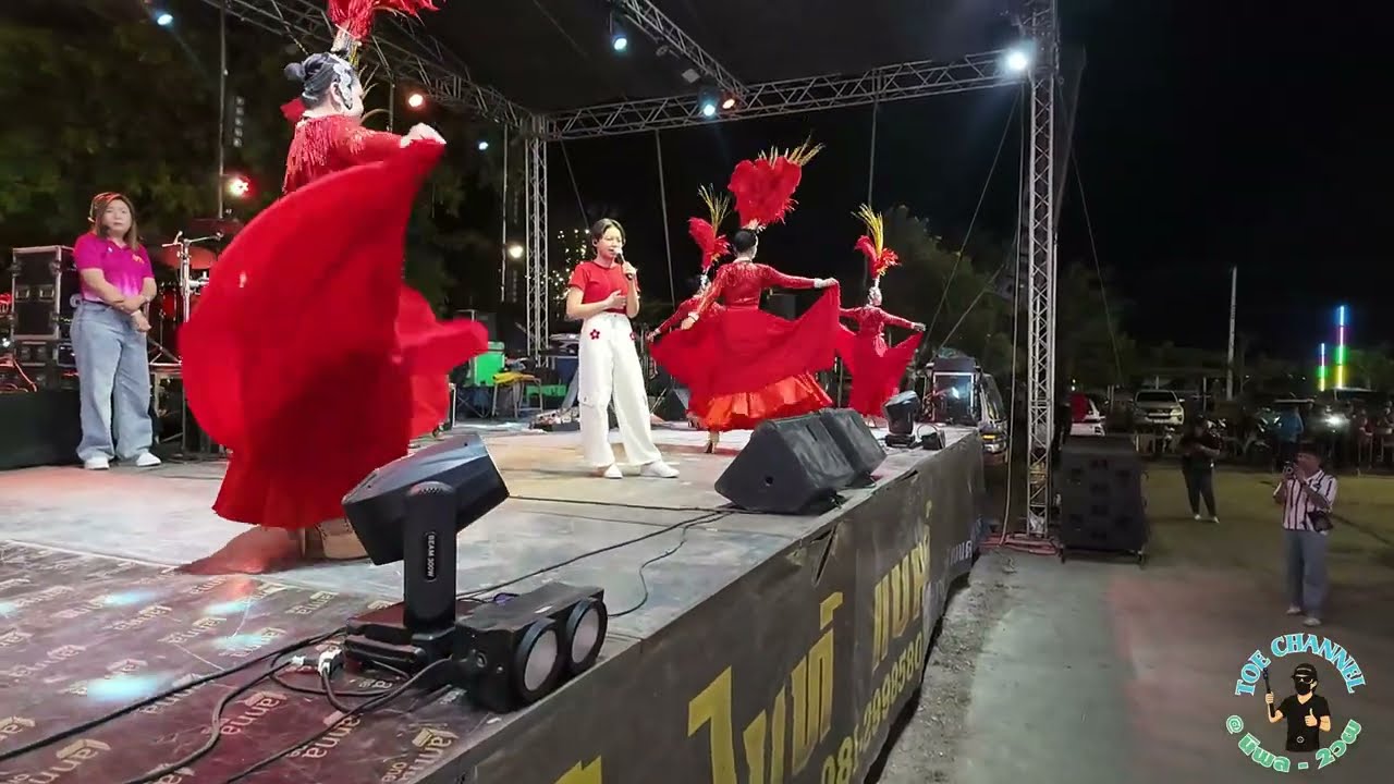 น้องต้นข้าวร้องเพลงขอบคุณแฟนเพลง@งานปิดทองหลวงพ่อวรรณ วัดดอนสำโรง อ หนองหญ้าไซ จ.สุพรรณบุรี14 ก พ 69