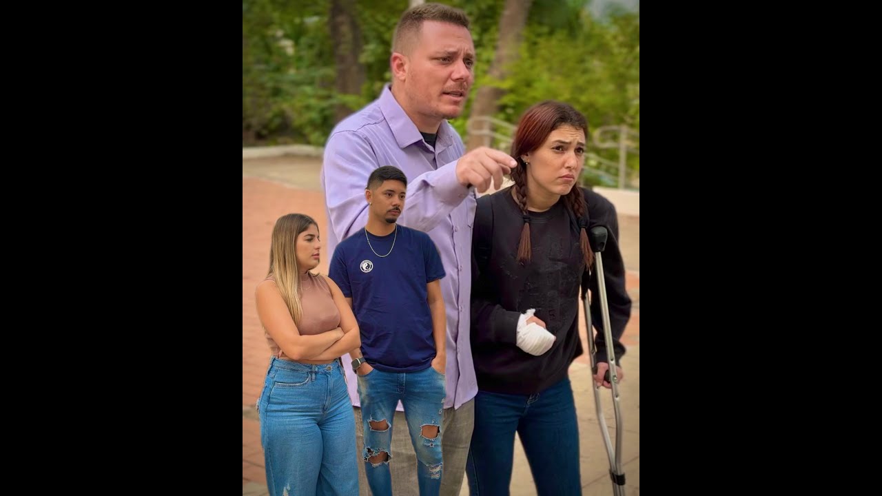Um garoto popular se apaixona por uma aluna tímida