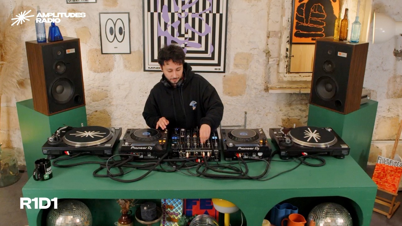 Deep House & Electro with R1D1