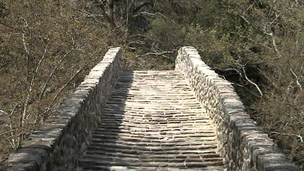 &Tau;&omicron; &gamma;&epsilon;&phi;ύ&rho;&iota; &tau;&eta;&sigmaf; &Pi;ό&rho;&tau;&alpha;&sigmaf; / The bridge of Porta