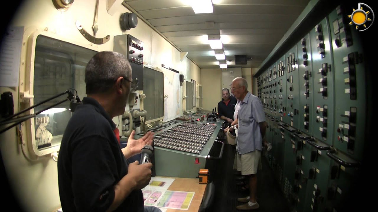 Visite de la salle des machines Abeille Flandre. Un remorqueur de haute mer.