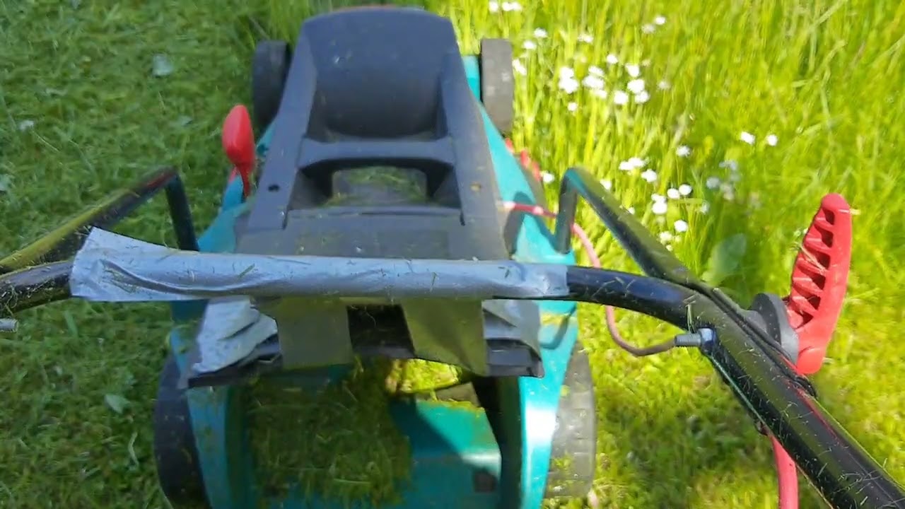 Cutting talk grass with Bosch Rototak 40 with flap open!!!
