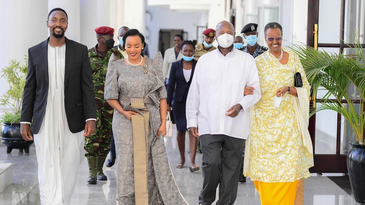 KYABAZINGA AYANJUDDE INHEBANTU JOVIA MUTESI ERI MUSEVENI NE JANET MU STATE HOUSE ENTEBBE.