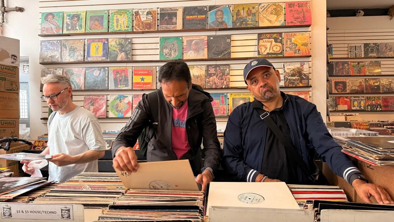 Record Shopping In NYC!   #vinyl #vinylcommunity #newjackswing #cassette #cds #hiphop 