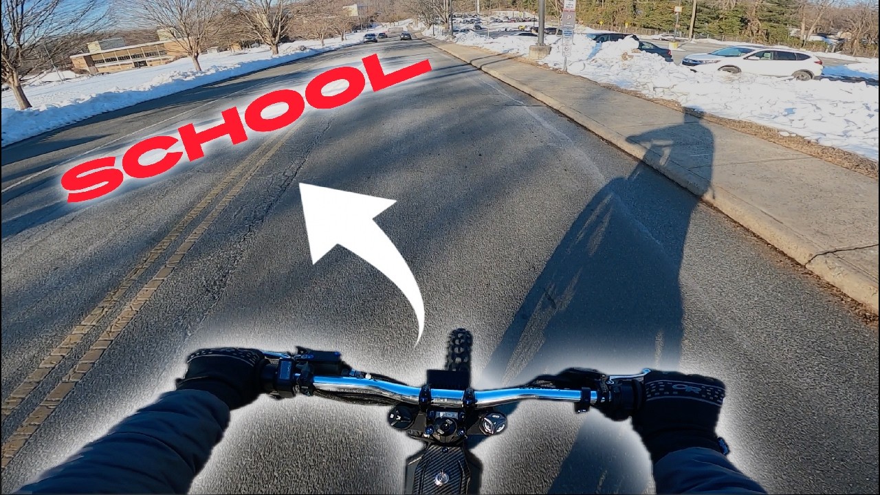 Я поехал в школу на электровелосипеде (велосипед на заднем колесе).