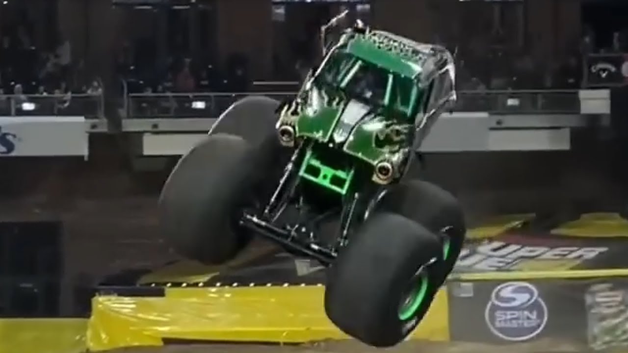 Monster Jam 2022 Grave Digger Sidewall Save Again!