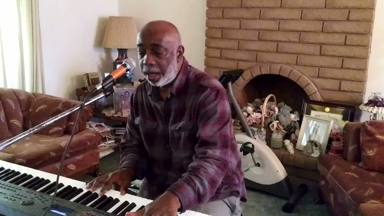 Leonard Sanders (The Supreme Jubilees) performs 