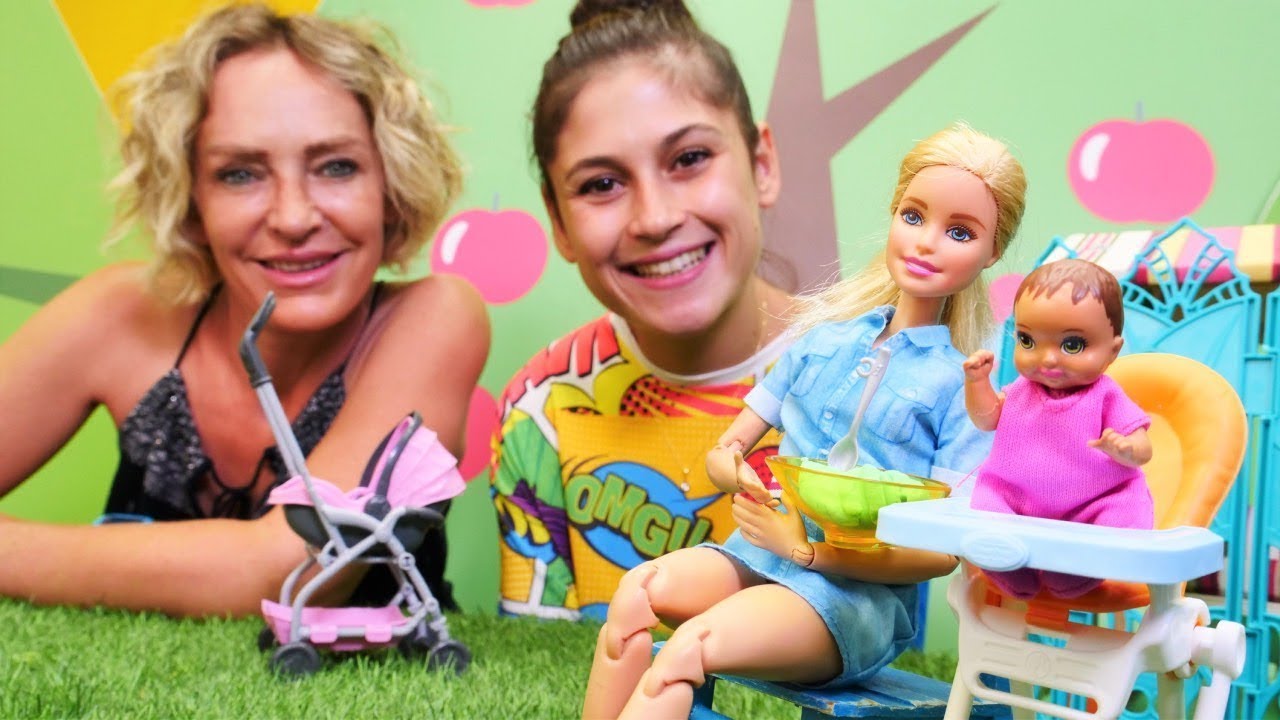 Oyuncak Kafe. Barbie ile en sevimli bölümler. Yemek yapma oyunu