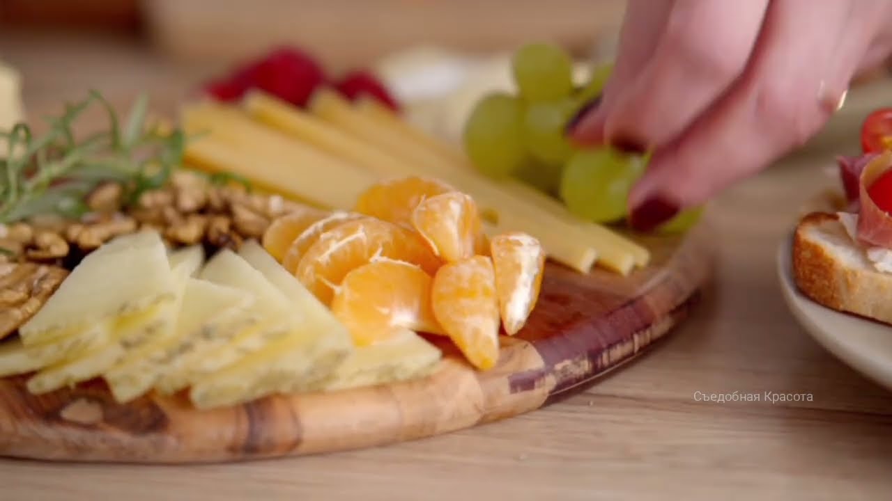 Мясные закуски, Десерт из Печеных яблок, Сырная тарелка, Горячий Глинтвейн, Морская Капуста...