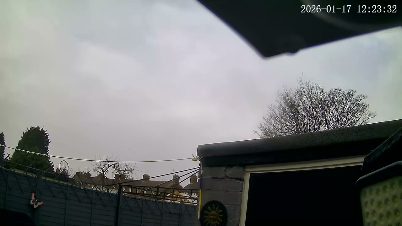(17/1/2026) 12:21pm HULL (Uk) SKY [0435]