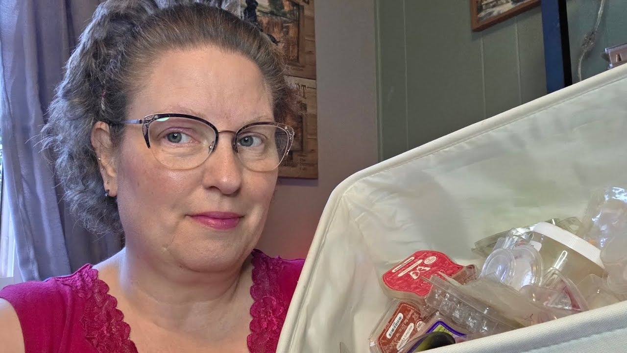 Wax Wednesday watcha' warming.  A month full of empties! September 2025