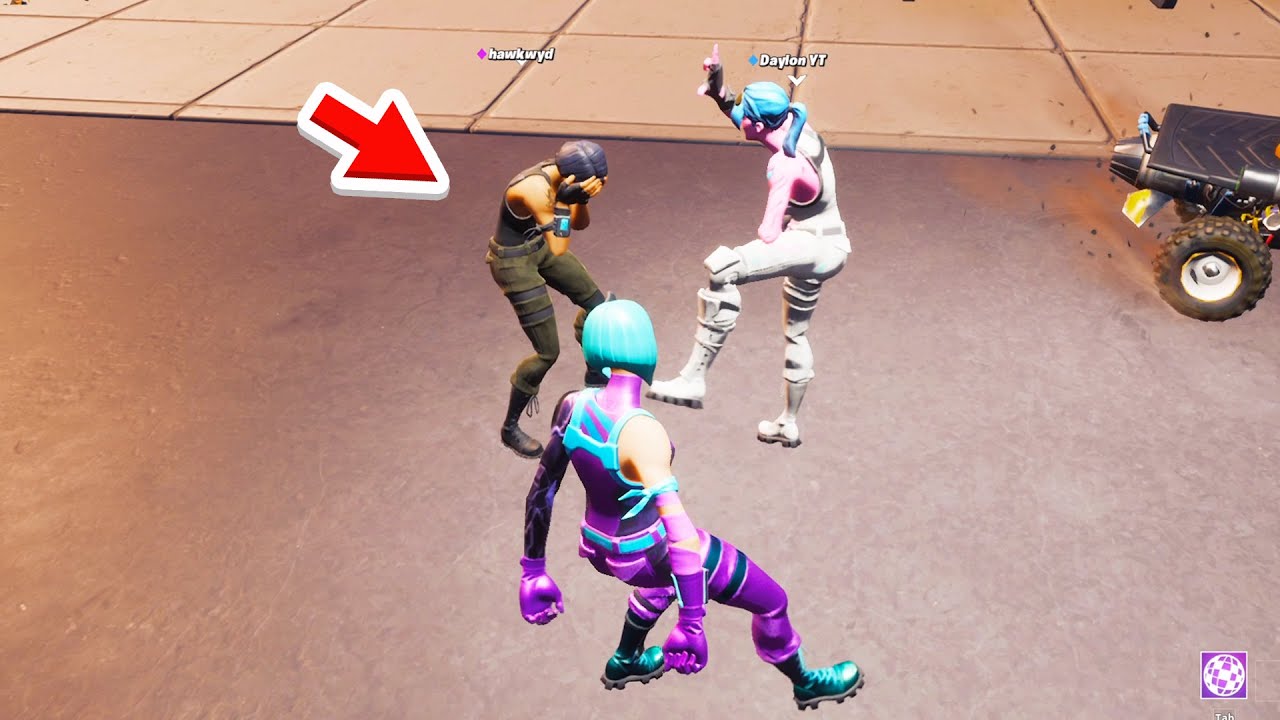 Catching Gold Diggers With Wonder And Scenario Emote in party royale...