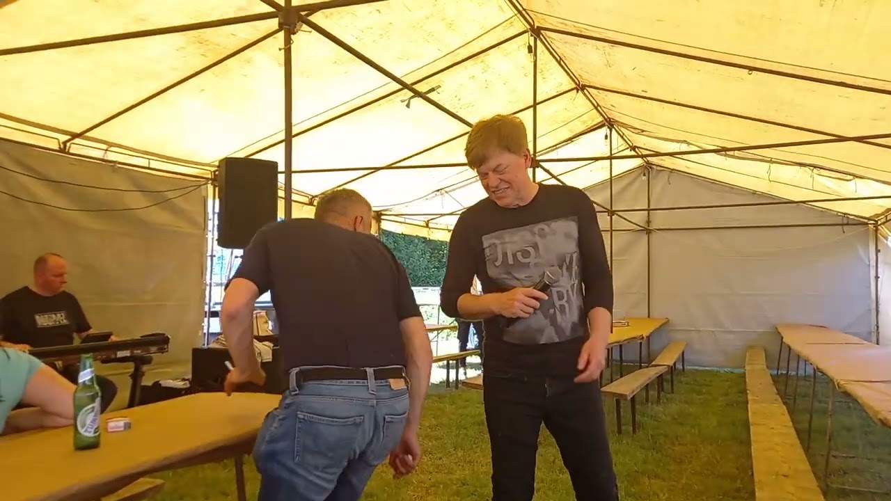 Esad  Plavi kralj u rodnom mjestu  Jelahu na vasaru 2 5  25