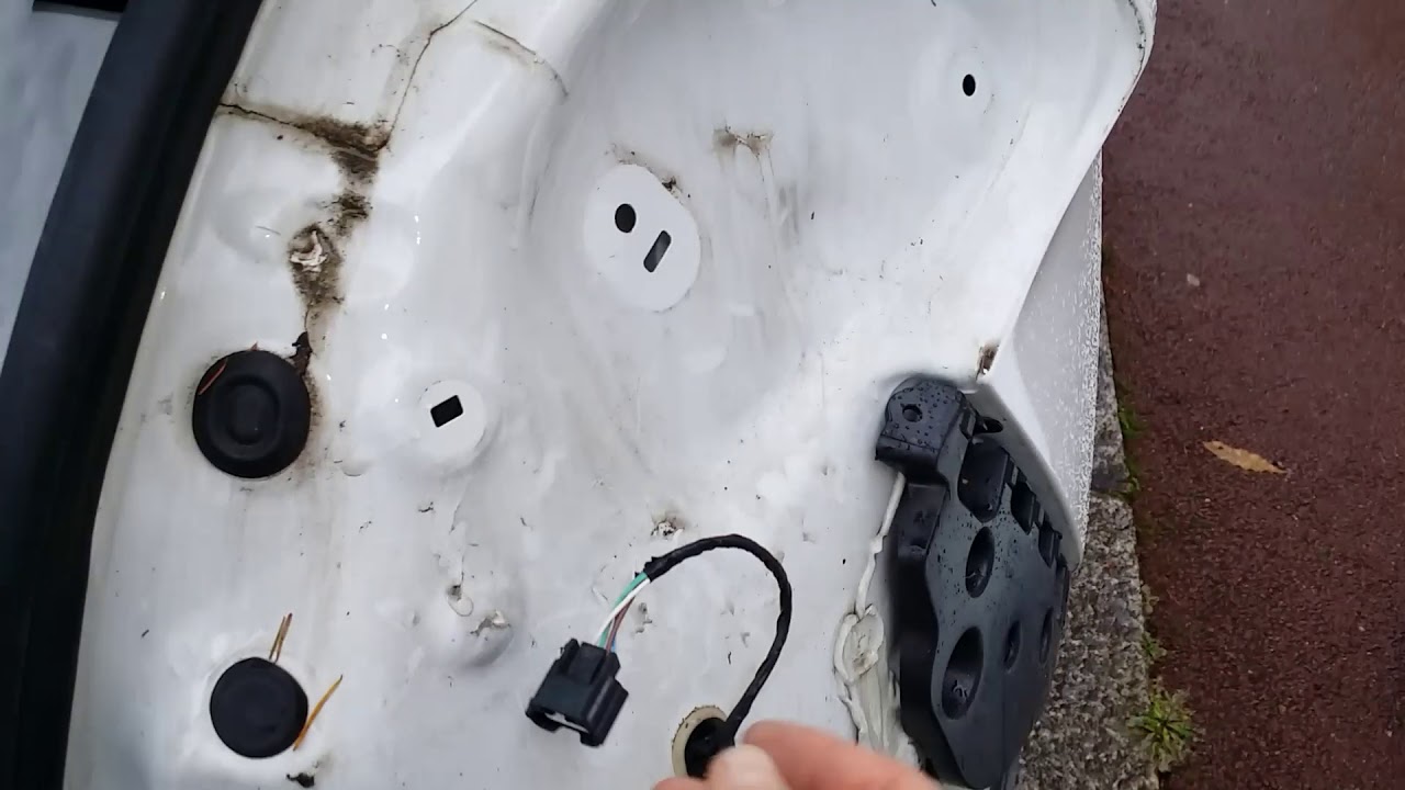 Dépose bouclier arrière Zoé - Installation radar recul