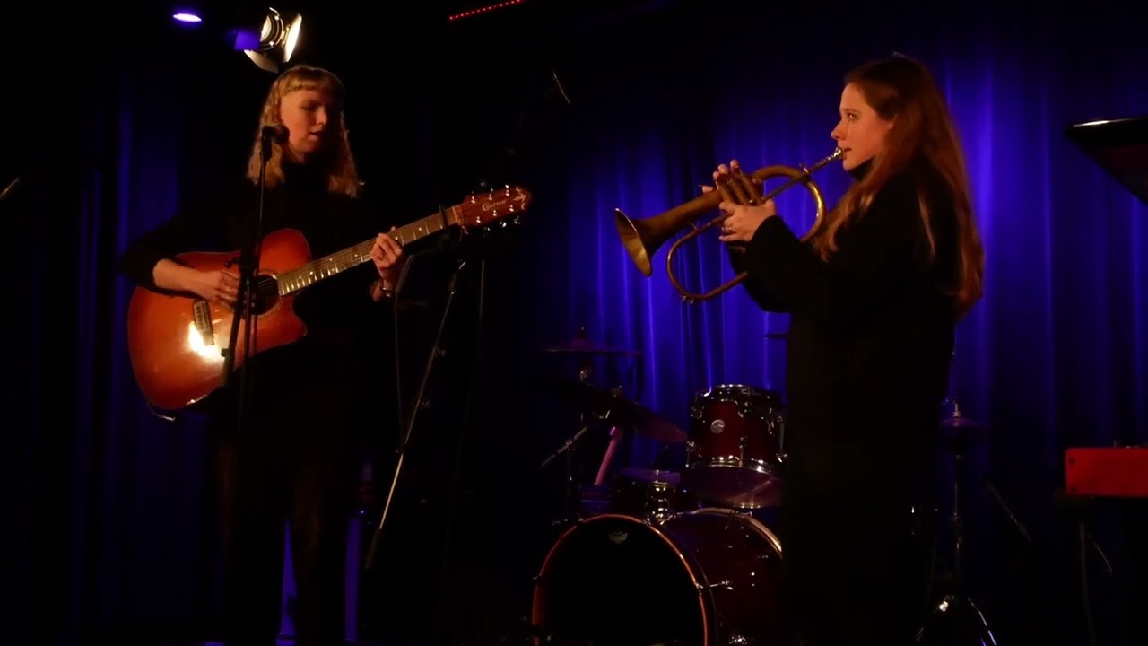 Marei Debertin & Marieke Ziesmann - Hollow (live im TAK)