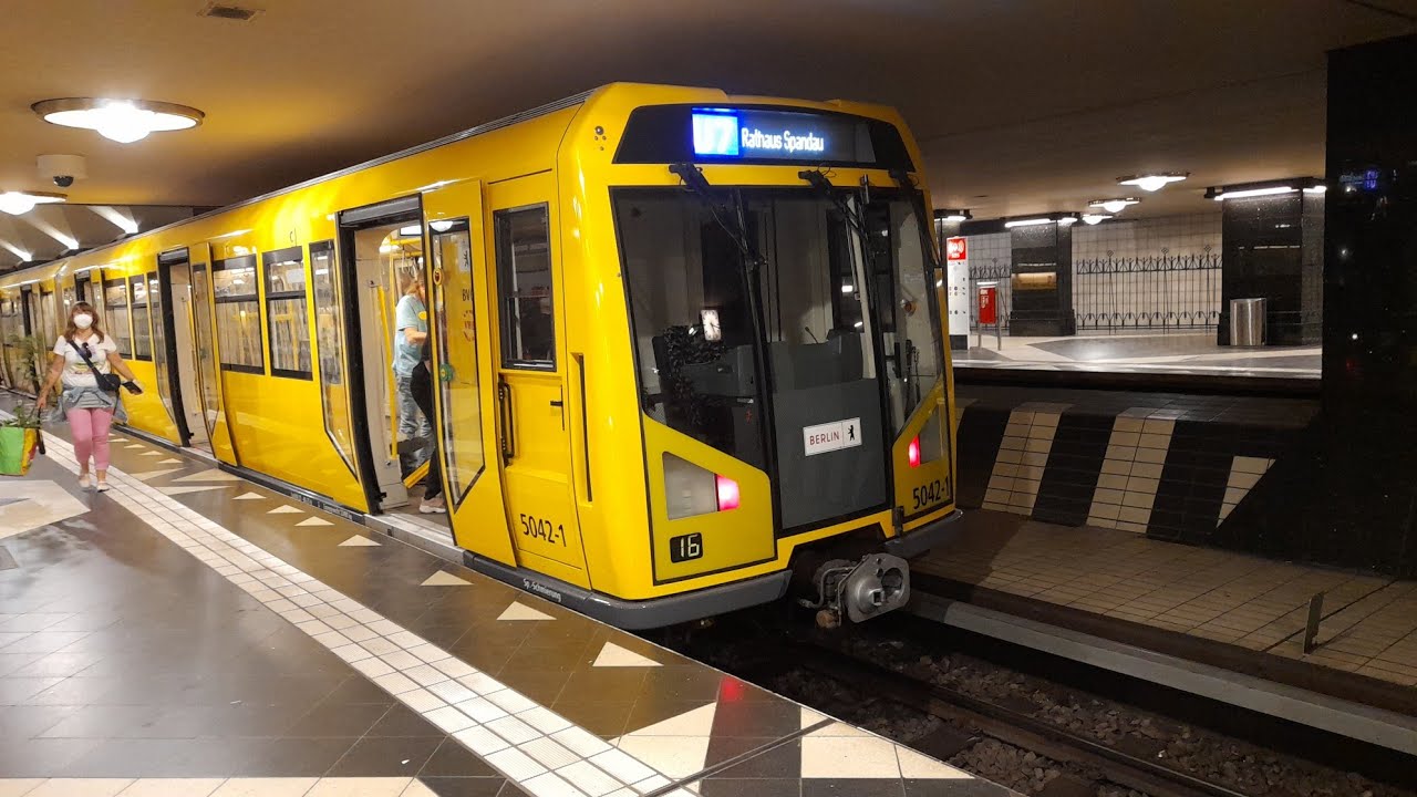 U-Bahn Berlin Mitfahrt von Rudow bis Rathaus Spandau im H01 auf der U7 Komplette Linie