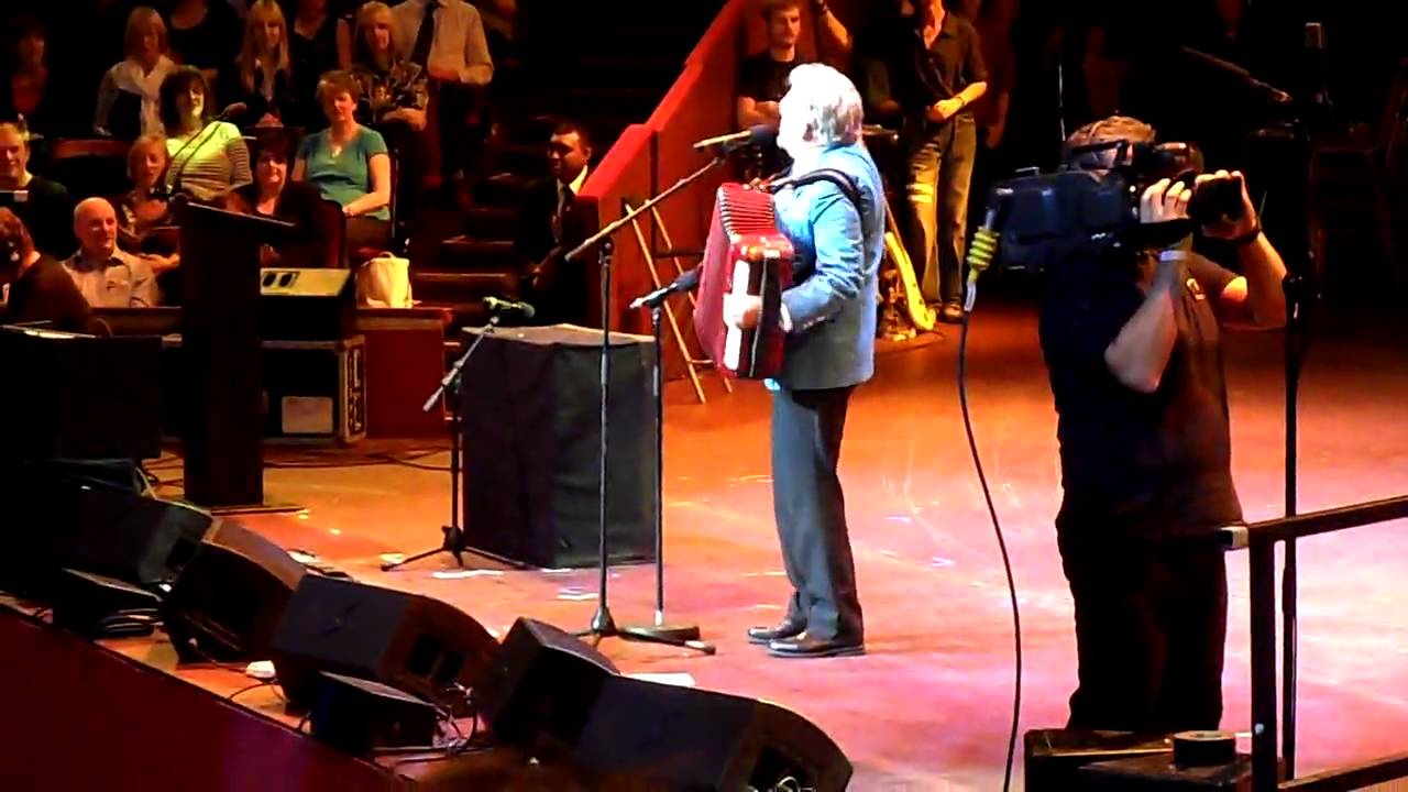 Rolf Harris - The Court of King Caractacus (live)