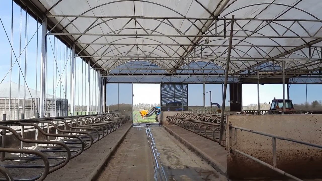 Zand in de ligboxen strooien.
