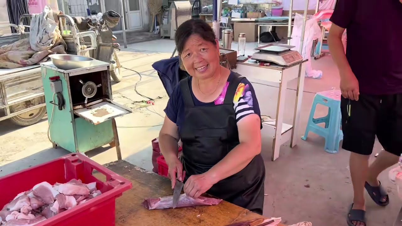 北京房山大集，胡子哥猪肉便宜了一块钱，看看猪肉卖多少钱？ #正宗土猪肉 #猪肉 #卖猪肉 #人间烟火 #生态黑猪