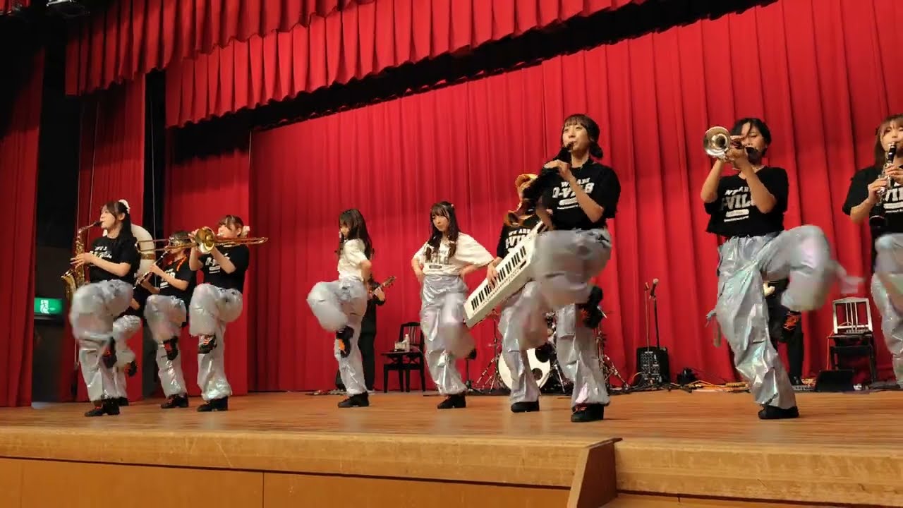O-VILS. FC 3周年イベント〜新メンバーお披露目とVol.5決起会！〜第二部　ステージ向かって右からがメインの映像になります。