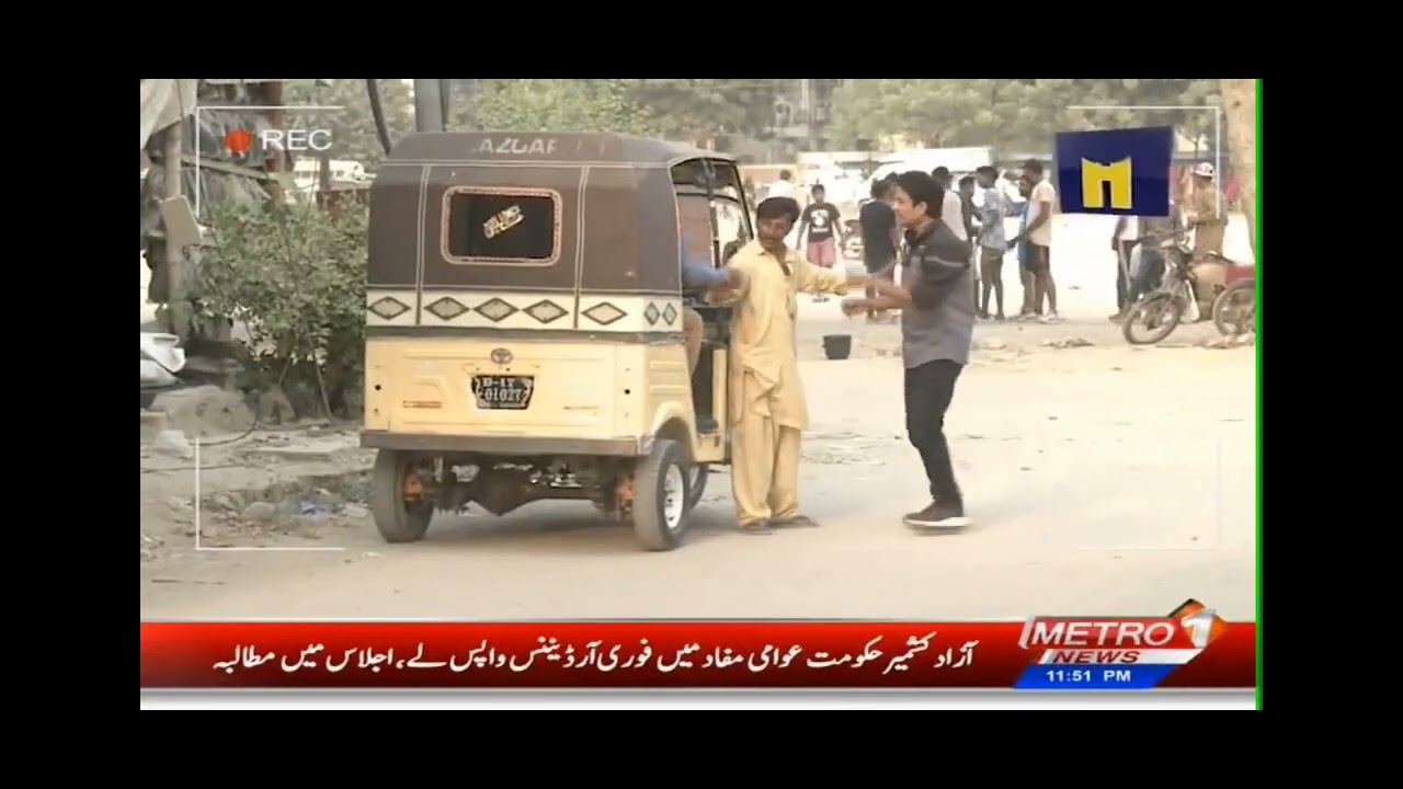 zara hut kay prank show rickshaw mei Lash lekar jani hei