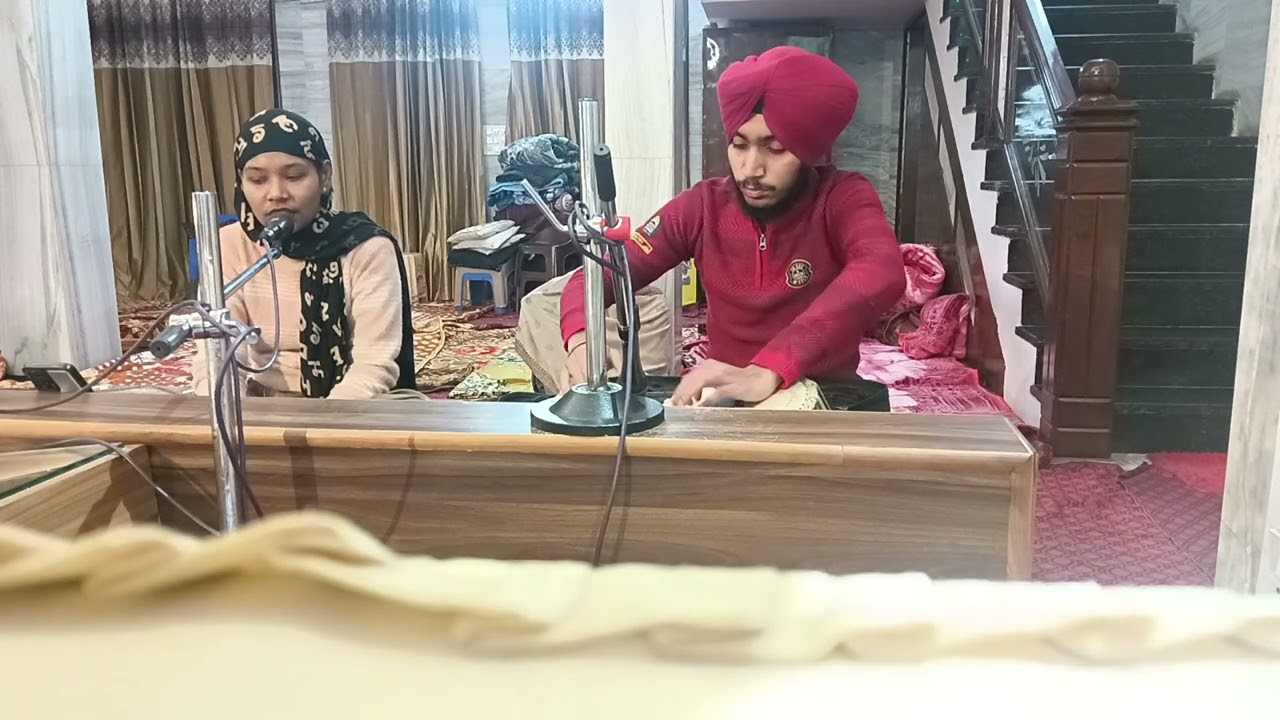 ਫਰੀਦਾ ਜੇ ਤੂ ਅਕਲਿ ਲਤੀਫੁ ਕਾਲੇ ਲਿਖੁ ਨ ਲੇਖ