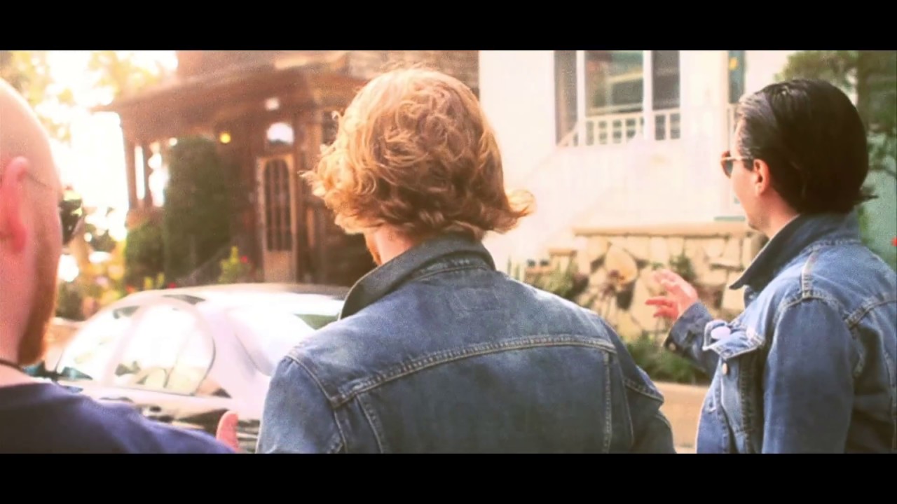 Biffy Clyro - Stingin' Belle (Official Music Video)