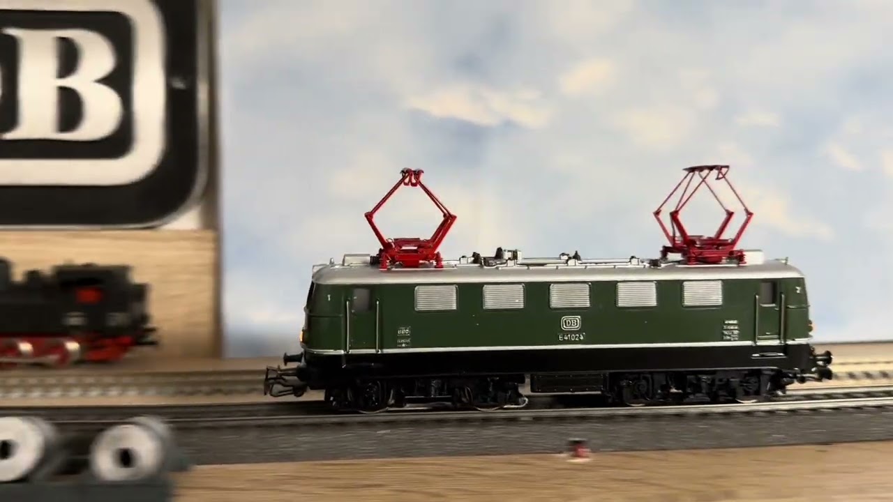 Spur H0 AC Märklin 3034.1 Elektrolokomotive E41 024 von 03 1963 grün Top in OvP