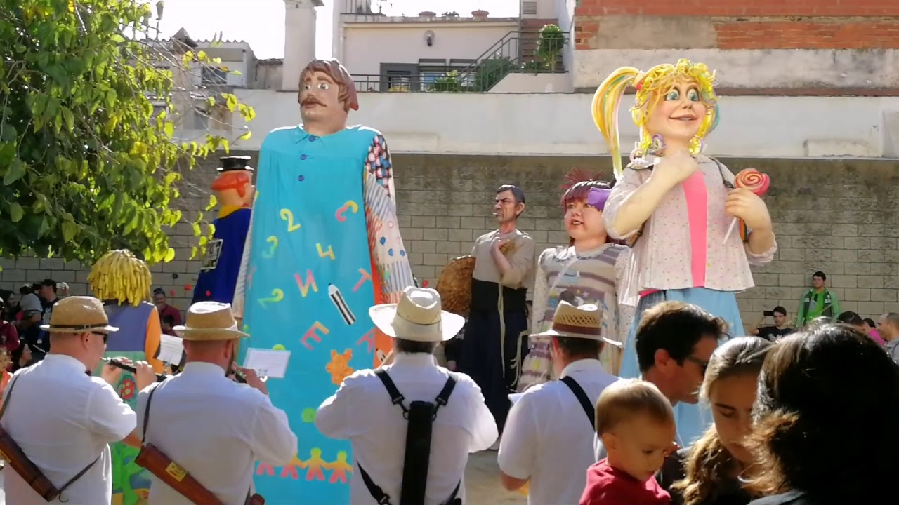 Ball de Gegants a l'Escola Anxaneta de Mataró