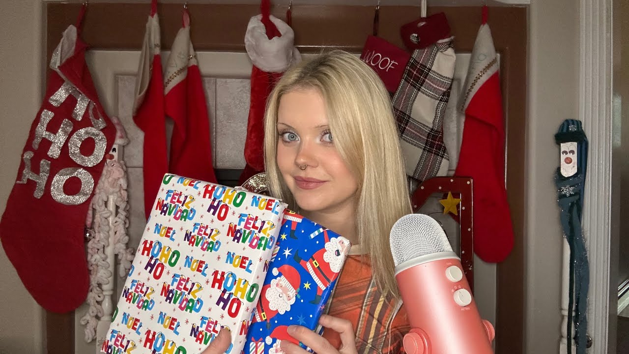ASMR | What I got people for Christmas ! Wrapping gifts & Rambling 🎄💚