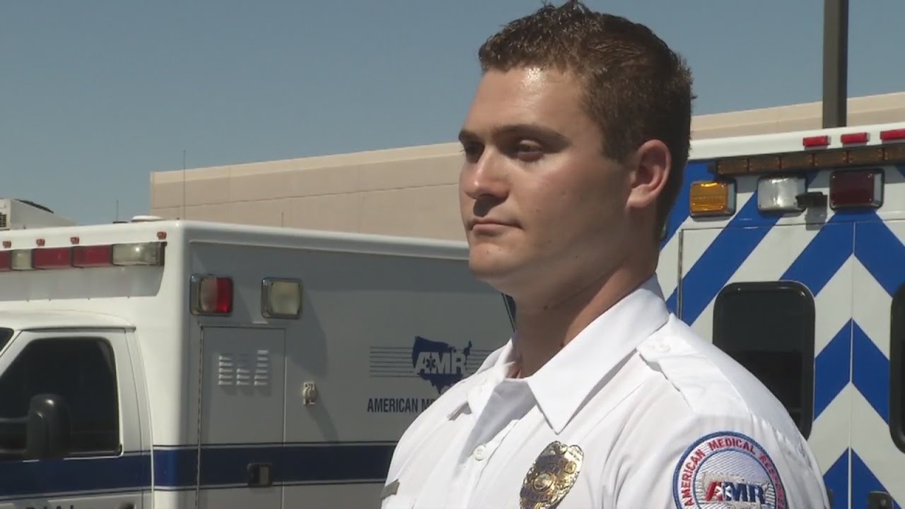 Paramedic hailed as hero after stopping fight, saving stab victim