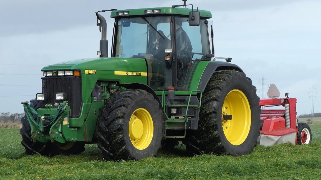 John Deere 8100 Getting the job done in the grass field w/ JF-Stoll Cutter | DK Agriculture