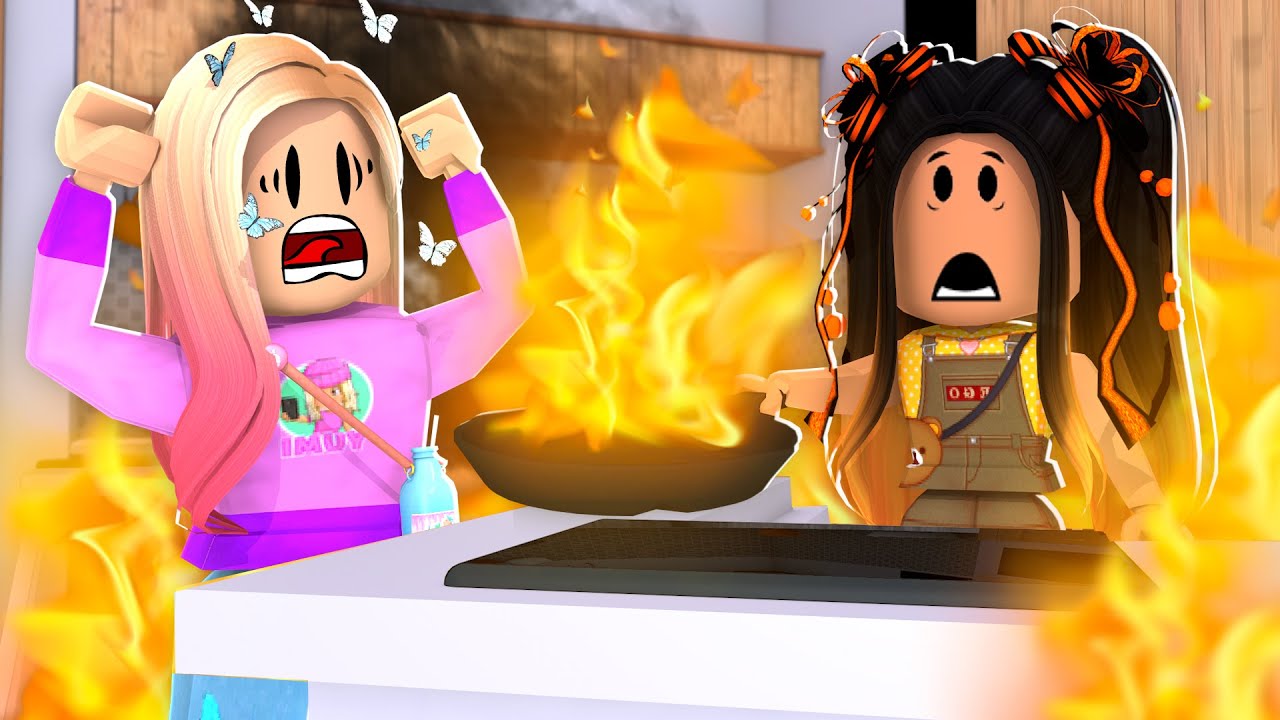 MIN DOTTER BRÄNNER NER HUSET I BLOXBURG🔥
