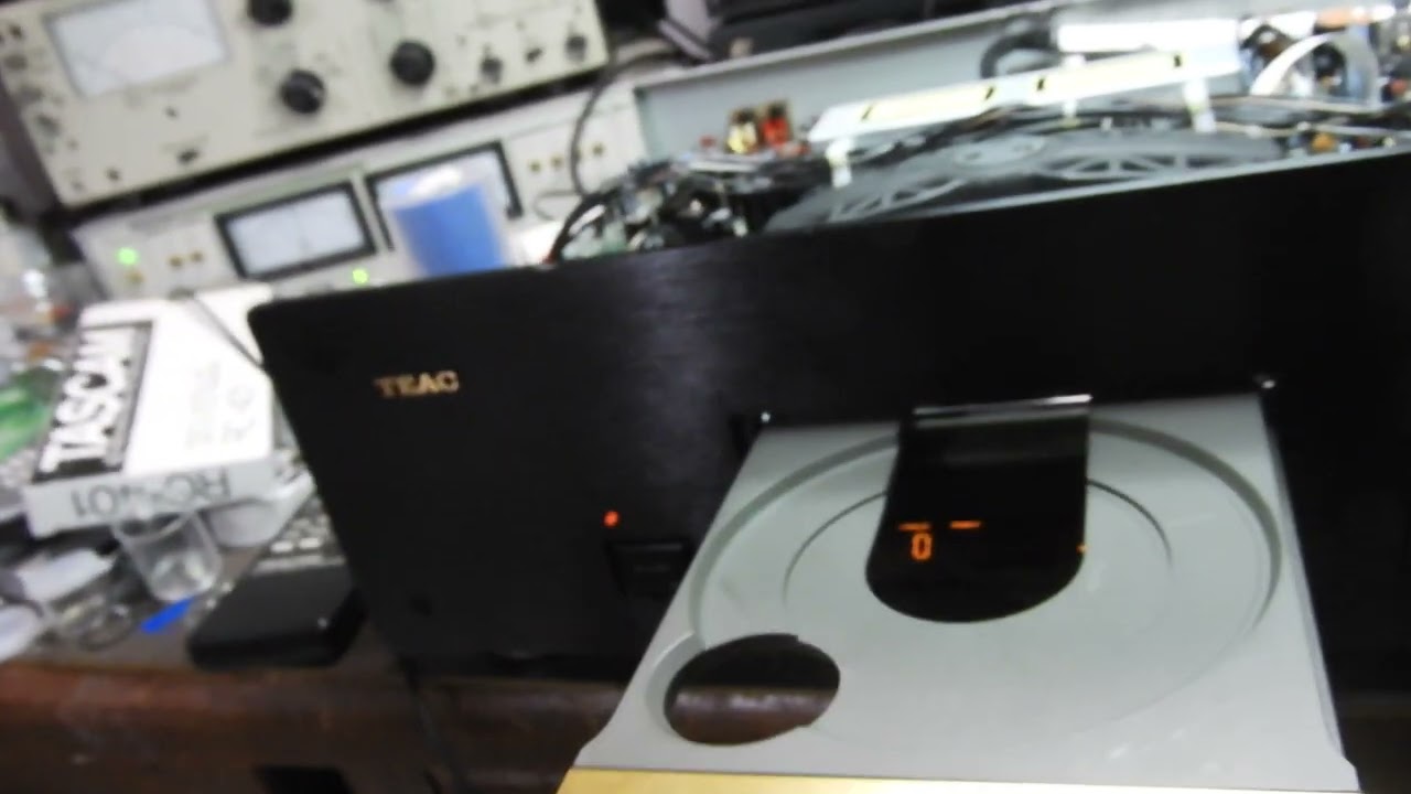 Teac VRDS-10 с дополнительным модулем KSS-151A. На самом деле, он очень хорош, возможно, даже луч...