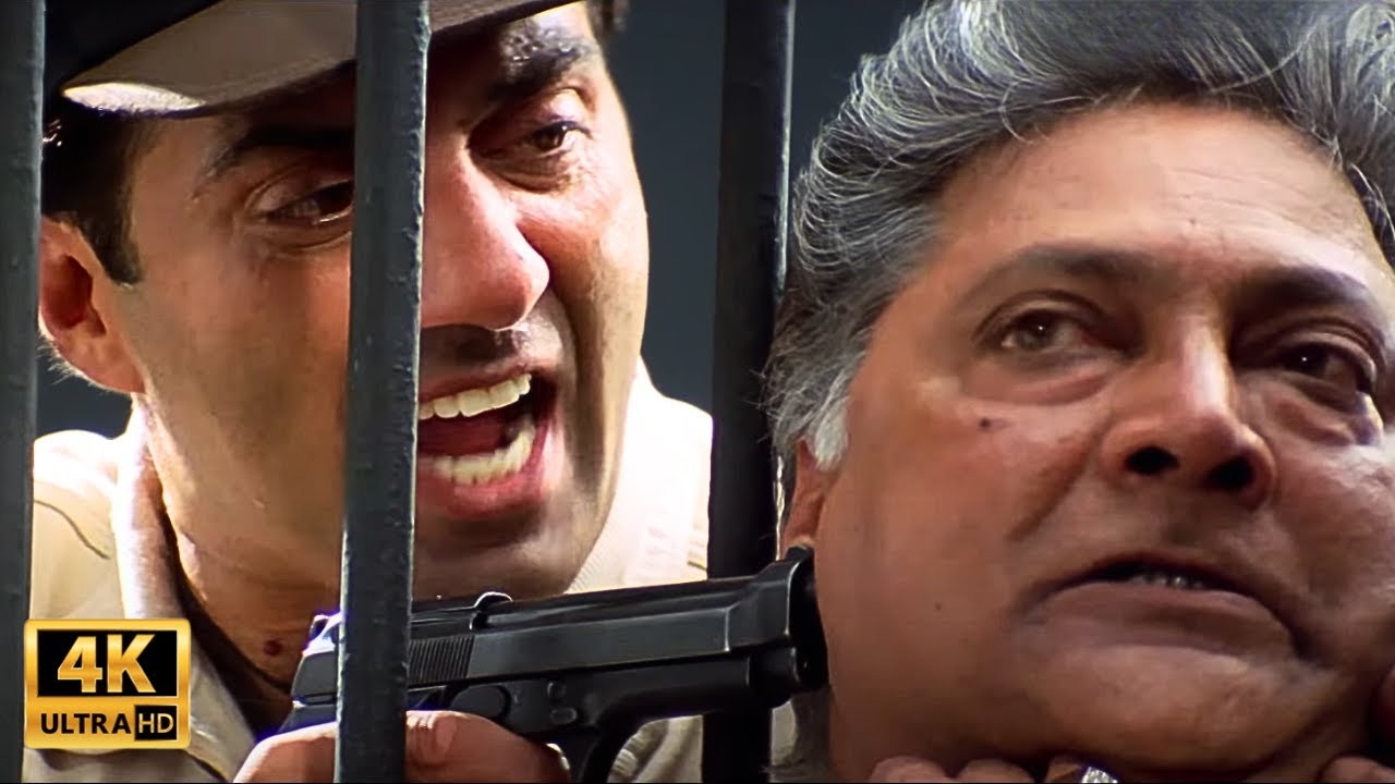 बच्चे की जान बचा ने के लिए मैं कुछ भी कर सकता हु | Champion | Sunny Deol, Rahul Dev | Action Scene