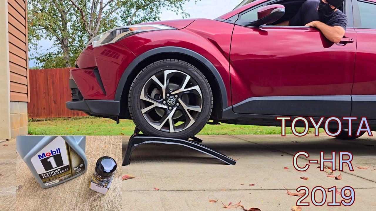 Toyota C-HR 2019: Замена масла и фильтра