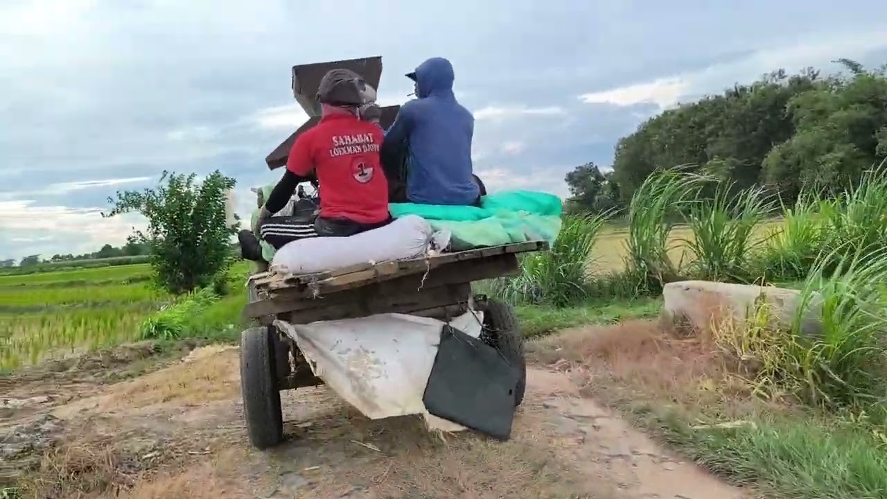 menuju lokasi giling jagung selanjutnya bersama grandong bejo grup