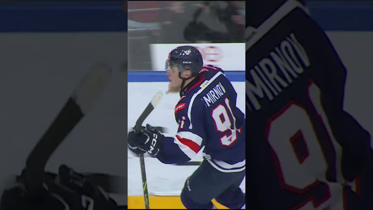 Показал как надо выходить со скамейки. #спортнавсегда #shortsvideo #hockeykid