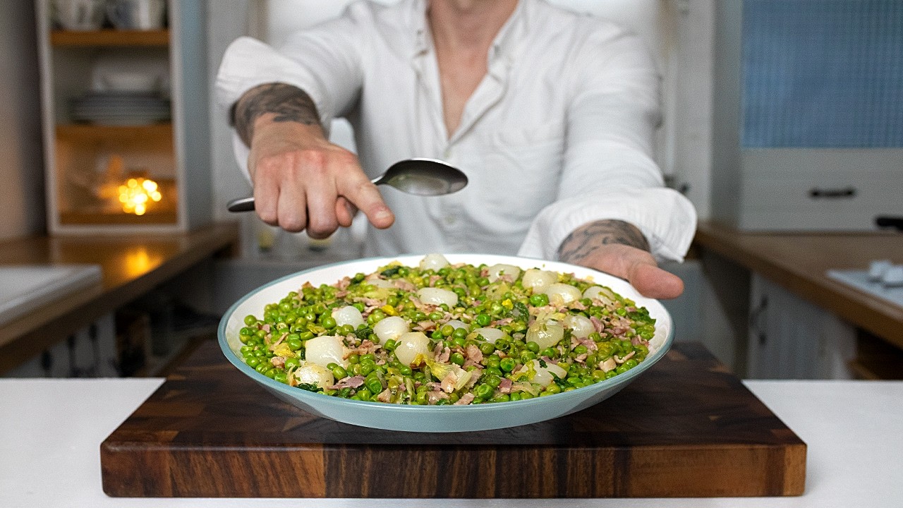 Этот рецепт французского горошка — простой, сытный и невероятно вкусный.