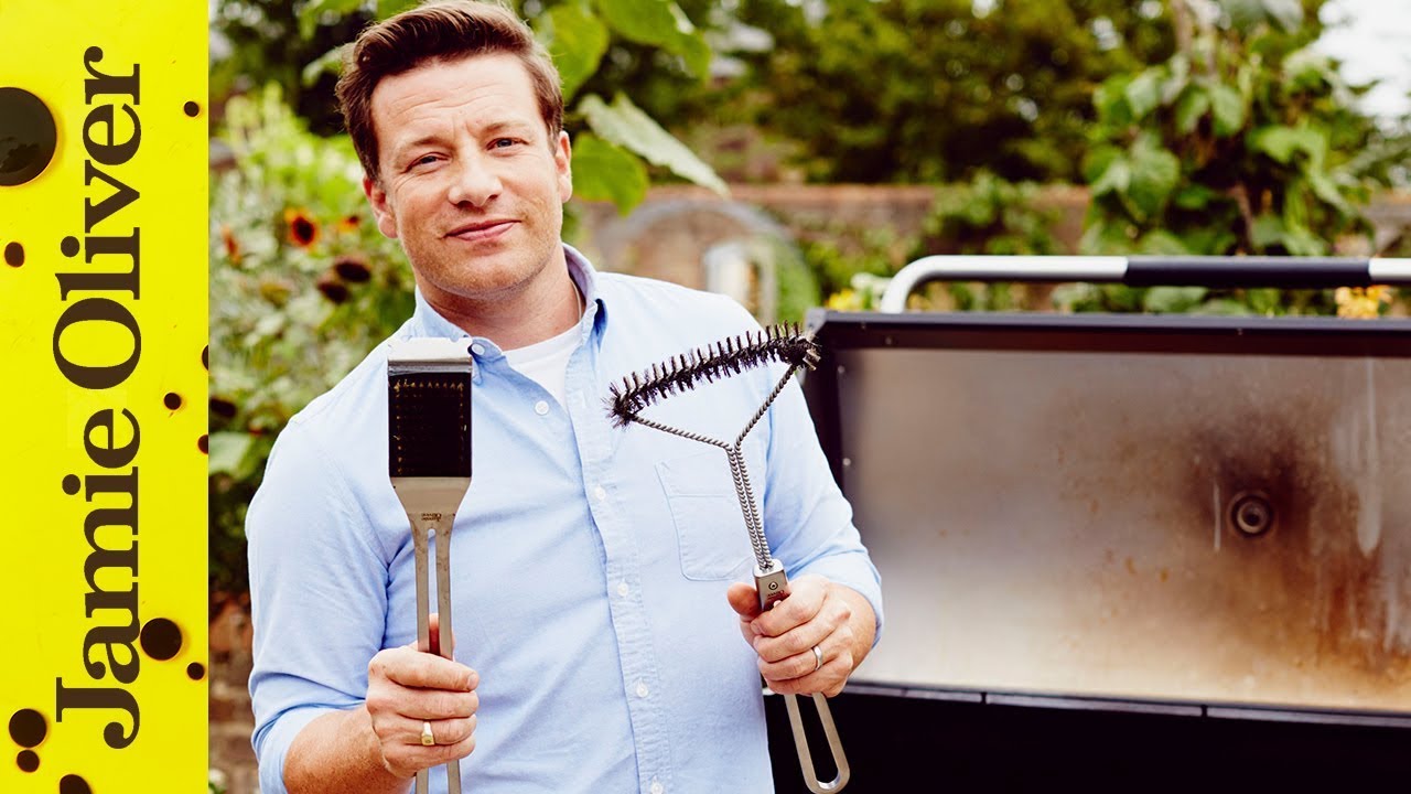 QUICK! Get the BBQ out of the Shed!  | How to Clean your Grill